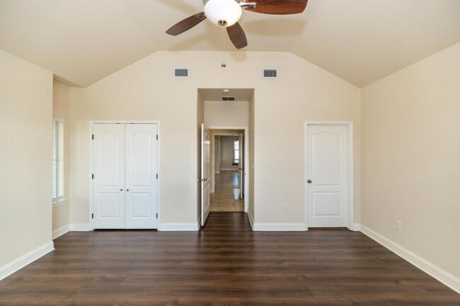 1026 Avenue H in Poteet, TX - Building Photo - Building Photo