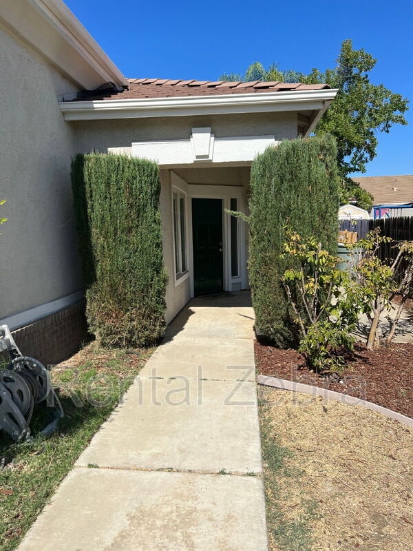 1923 Pinehurst Dr in Merced, CA - Building Photo - Building Photo