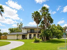1025 Beach Blvd in Laguna Vista, TX - Building Photo