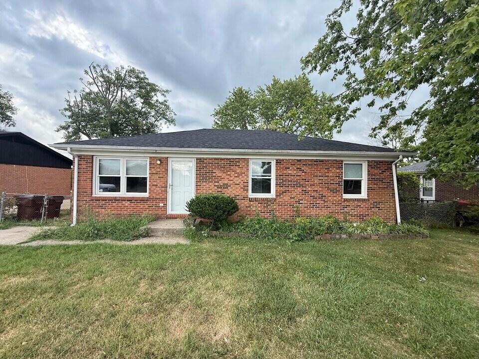 408 Foxwood Dr in Nicholasville, KY - Building Photo