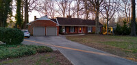 2127 Lynwood Dr in Greensboro, NC - Building Photo - Building Photo