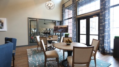 Sycamore House in Columbus, OH - Foto de edificio - Interior Photo