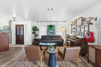 8000 Briarton Dr in Austin, TX - Building Photo - Building Photo