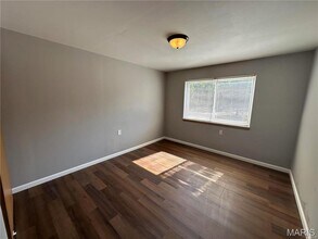 13 Bruce Dr in Florissant, MO - Building Photo - Building Photo