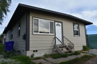 4515 Hilltop Dr in San Diego, CA - Building Photo