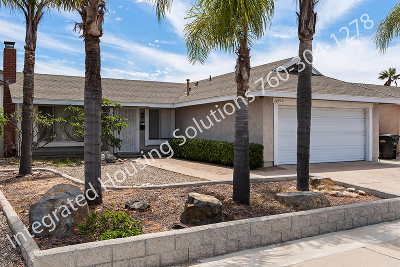 10915 Tobago Rd in San Diego, CA - Building Photo