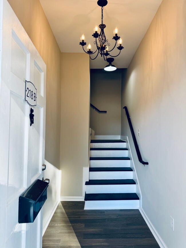 218 College St in Oxford, NC - Foto de edificio - Building Photo