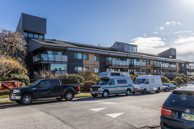 Harbour Shores in Vancouver, BC - Building Photo - Building Photo