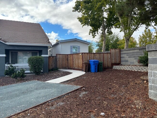 25 Schilling Ct in Brentwood, CA - Building Photo - Building Photo