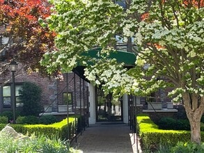 42 Barker Ave in White Plains, NY - Building Photo - Building Photo