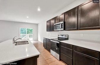 7006 Black Cherry Ct in La Grange, KY - Foto de edificio - Building Photo