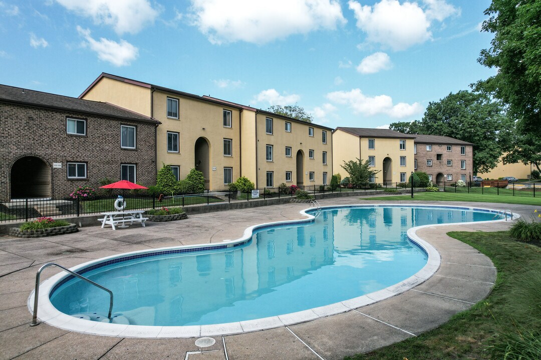 Rosedale Apartments in Hershey, PA - Building Photo