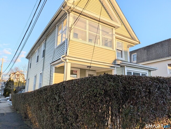 88 Amsterdam Ave in Bridgeport, CT - Foto de edificio - Building Photo