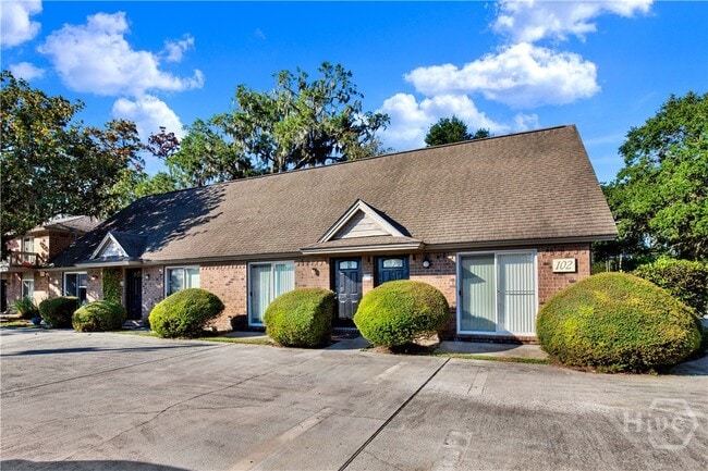 102 W Magnolia Ave in Savannah, GA - Building Photo - Building Photo