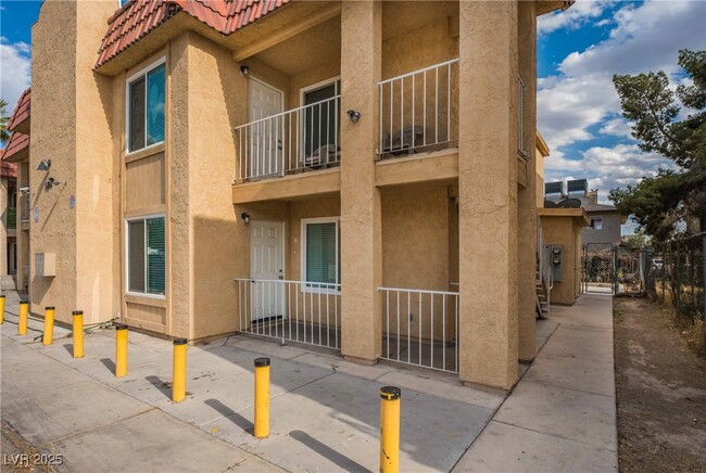 property at 5303 Del Gado Dr