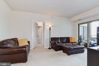 2151 Jamieson Ave-Unit -1711 in Alexandria, VA - Foto de edificio - Building Photo