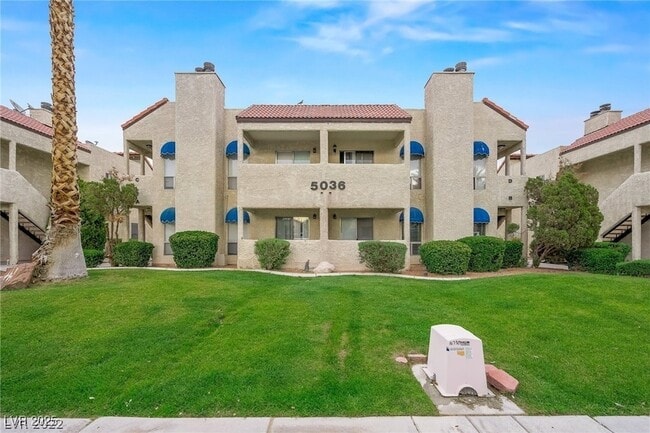 5036 Newport Cove Dr, Unit B in Las Vegas, NV - Building Photo - Building Photo