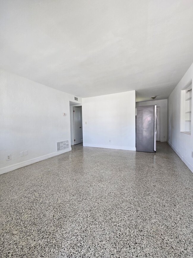 1703 Edgewater Dr in Edgewater, FL - Foto de edificio - Building Photo