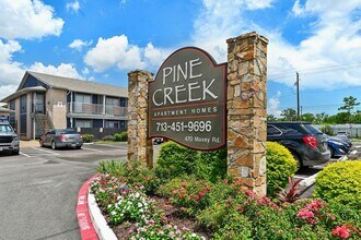 Pine Creek Apartments in Houston, TX - Building Photo - Building Photo