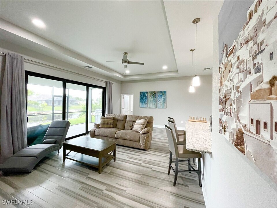 812 SW 8th Pl in Cape Coral, FL - Building Photo