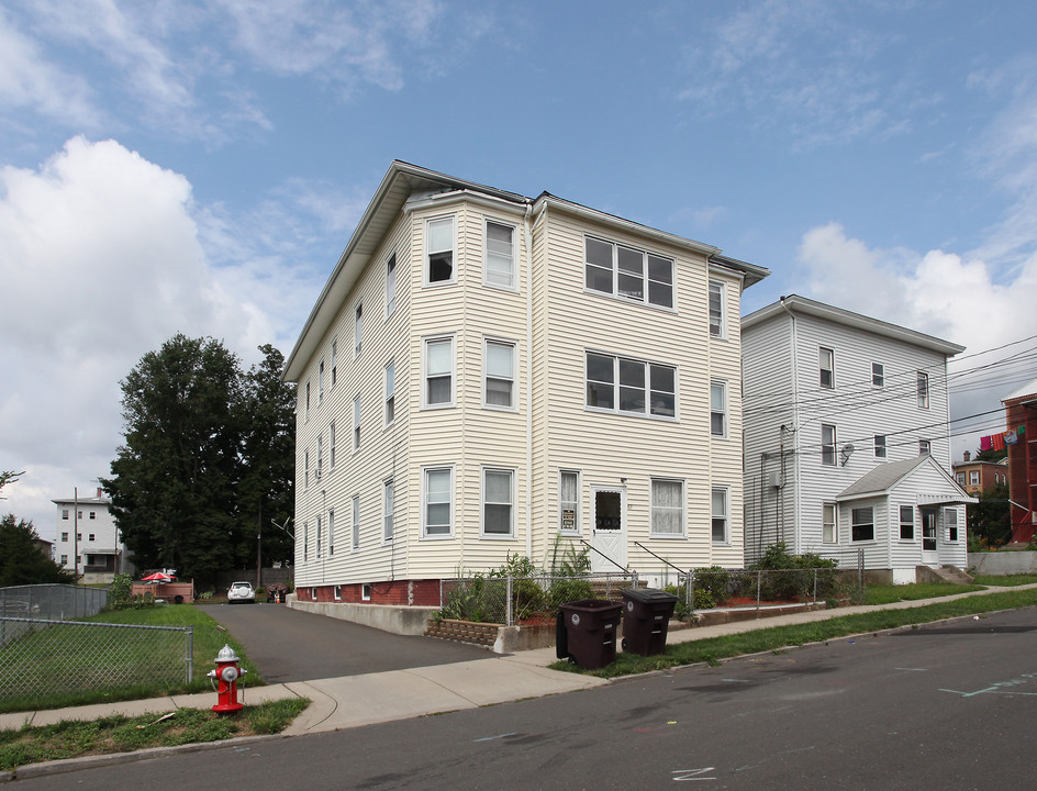 82 Booth St in New Britain, CT - Building Photo