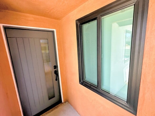 6722-6724 Hesperia Ave in Los Angeles, CA - Building Photo - Building Photo