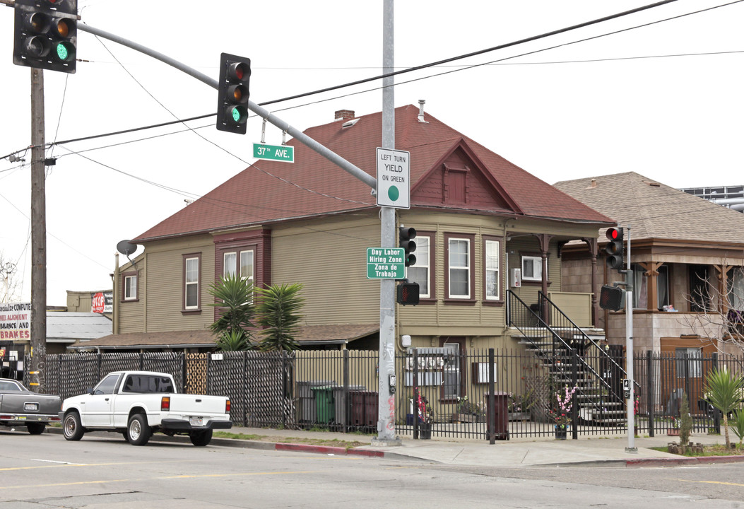 3711 San Leandro St in Oakland, CA - Building Photo