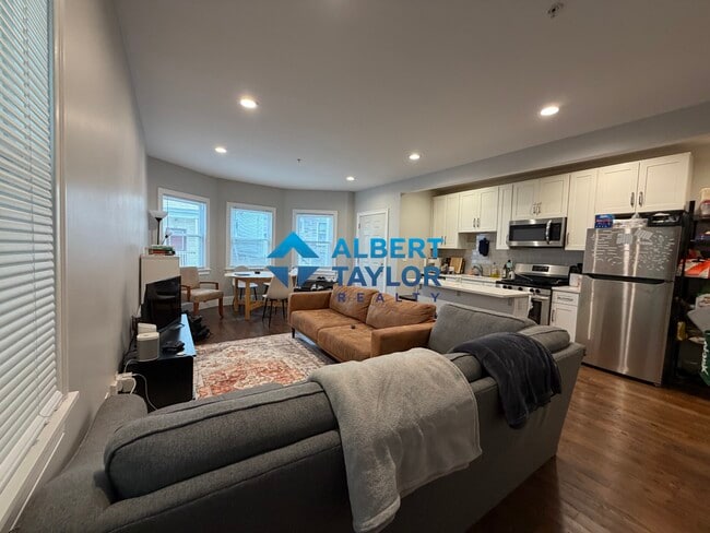 29 Darling St, Unit 1 in Boston, MA - Building Photo - Building Photo