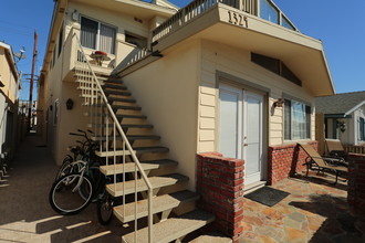 1324 W Balboa Blvd in Newport Beach, CA - Building Photo - Building Photo