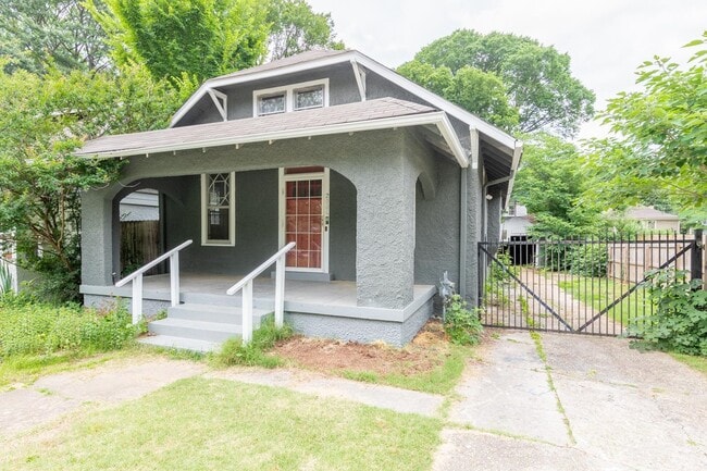 2004 Walker Ave in Memphis, TN - Building Photo - Building Photo