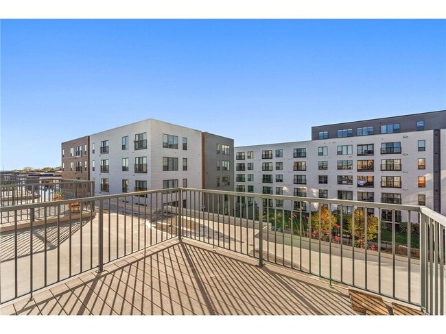 2650 University Ave W