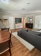 2737 N Kenneth Rd in Burbank, CA - Foto de edificio - Building Photo