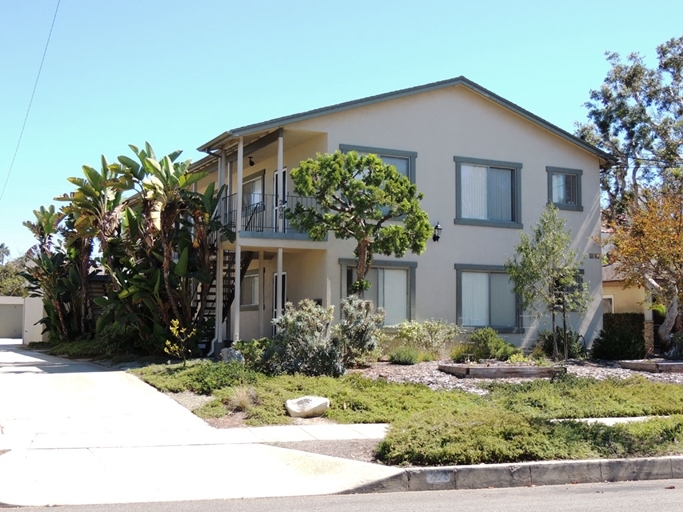 204-208 S Helberta Ave in Redondo Beach, CA - Building Photo