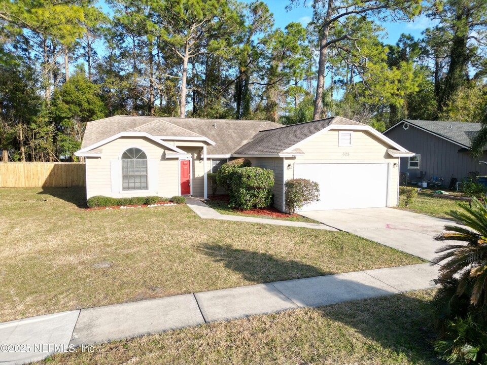 325 Quebec Ln in Jacksonville, FL - Foto de edificio