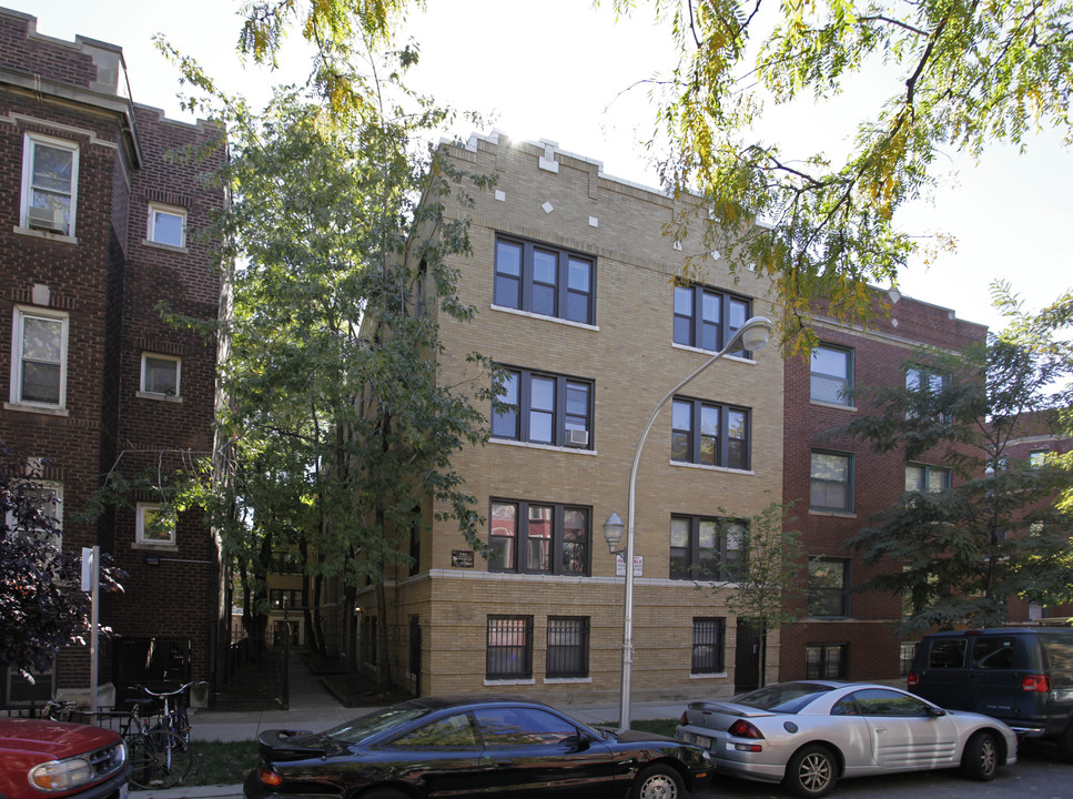 837 W Cornelia Ave in Chicago, IL - Building Photo