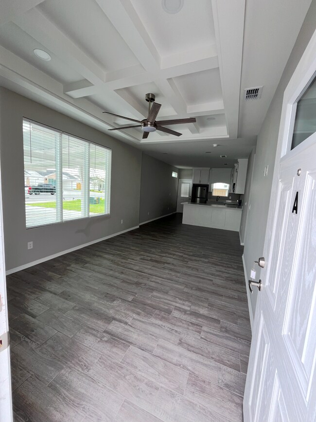 2309 E Viviana St, Unit 1 in Edinburg, TX - Foto de edificio - Building Photo