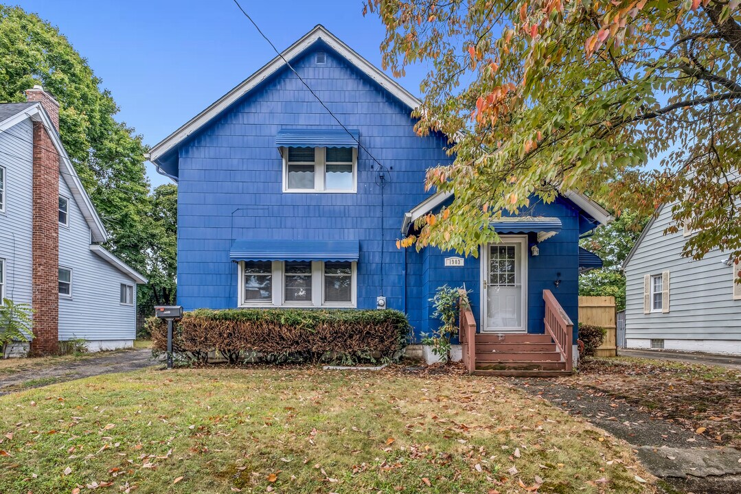 1903 Tonawanda Ave in Akron, OH - Building Photo