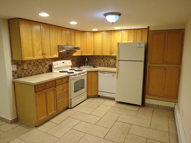 212 Maplecrest Dr S-Unit -1st Floor in Ronkonkoma, NY - Building Photo - Building Photo