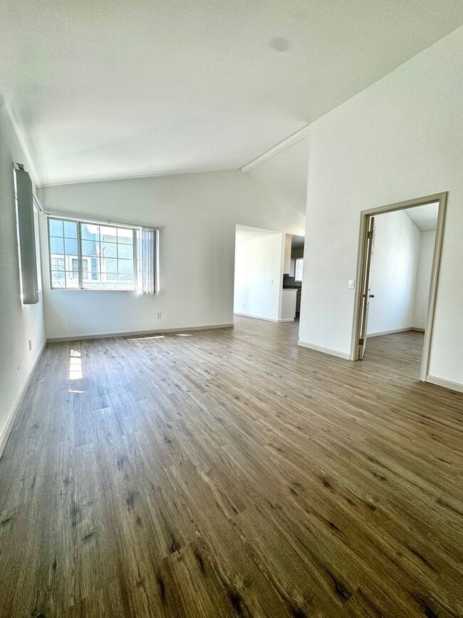111 Ximeno Ave in Long Beach, CA - Building Photo - Building Photo