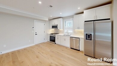 9 Everett Sq, Unit 4 in Boston, MA - Building Photo - Building Photo