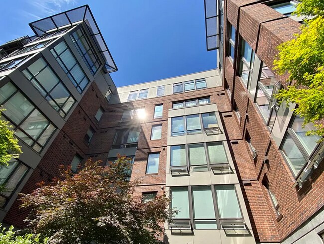 4547 8th Ave NE in Seattle, WA - Building Photo - Building Photo