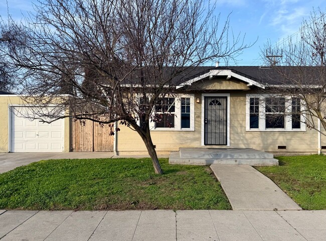 property at 1277 N Pilgrim St
