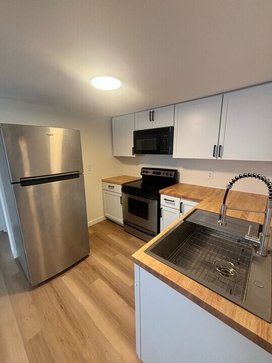 2825 Collins St in Rockford, IL - Building Photo