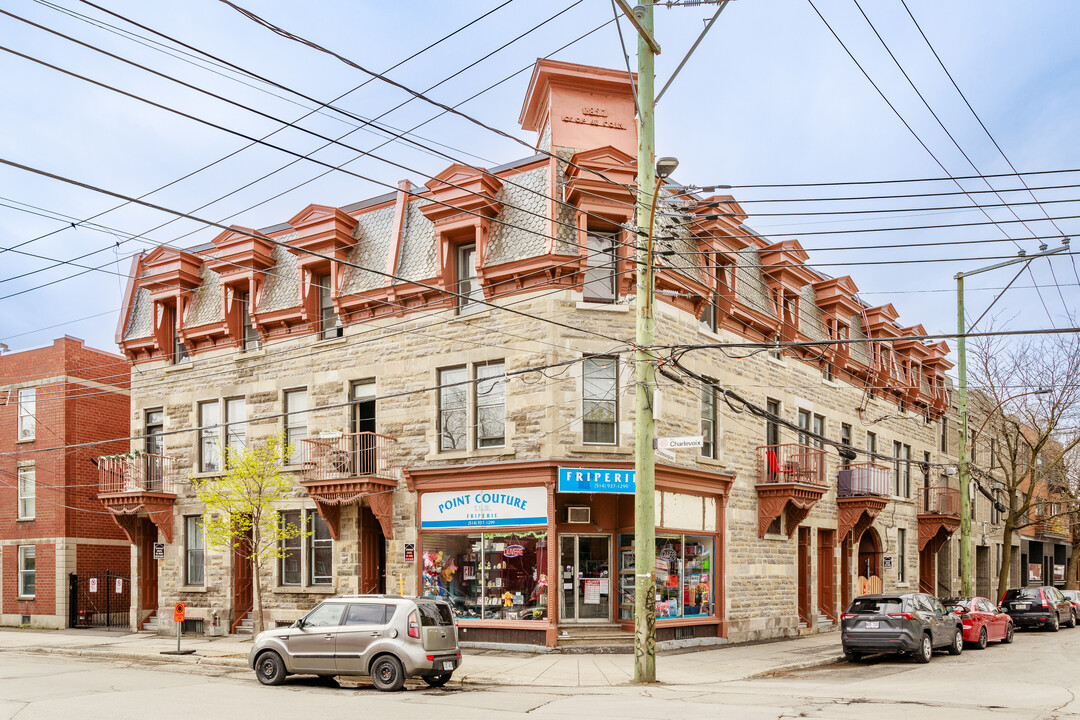 2602 De Châteauguay St in Montréal, QC - Building Photo