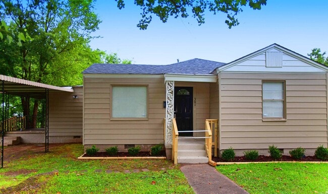 property at 301 Boggs St