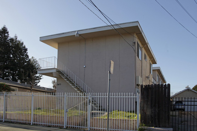 2673 Grande Vista Ave in Oakland, CA - Building Photo - Building Photo