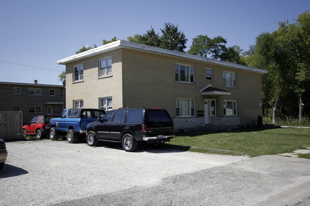 607 Capri Ct in Round Lake, IL - Building Photo