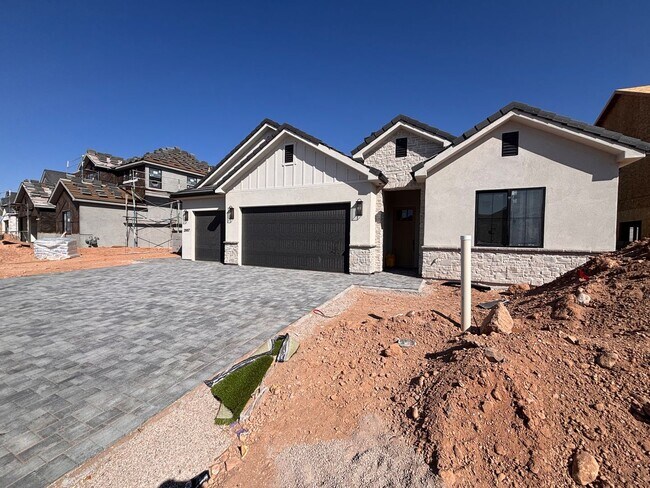 2887 E Yavin Wy in Saint George, UT - Building Photo - Building Photo