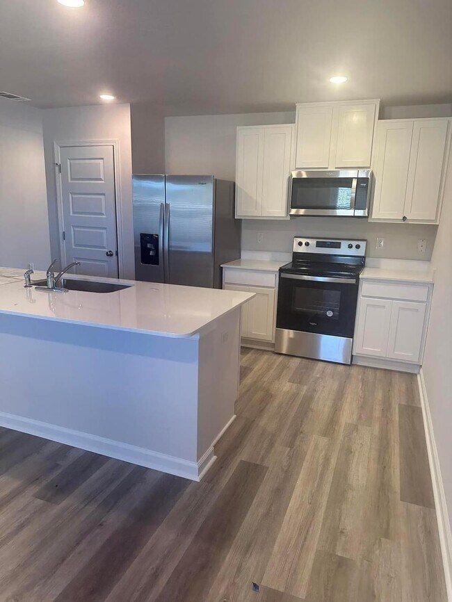 4750 Airmen Dr in Crestview, FL - Building Photo - Building Photo