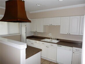 3089 Colonial Way in Atlanta, GA - Building Photo - Building Photo